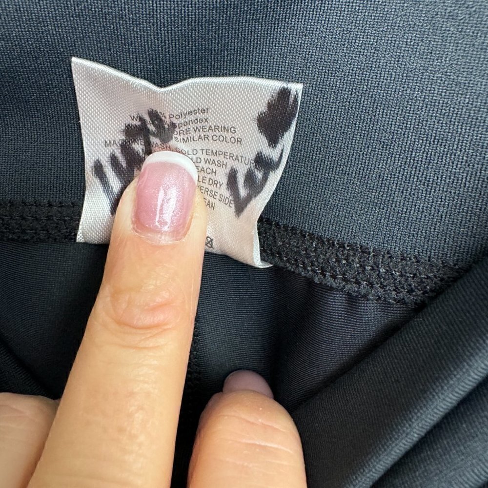 EUC - Zyia Light N Luxe Black Capris with Mesh Size 6-8 - Picture 7 of 9